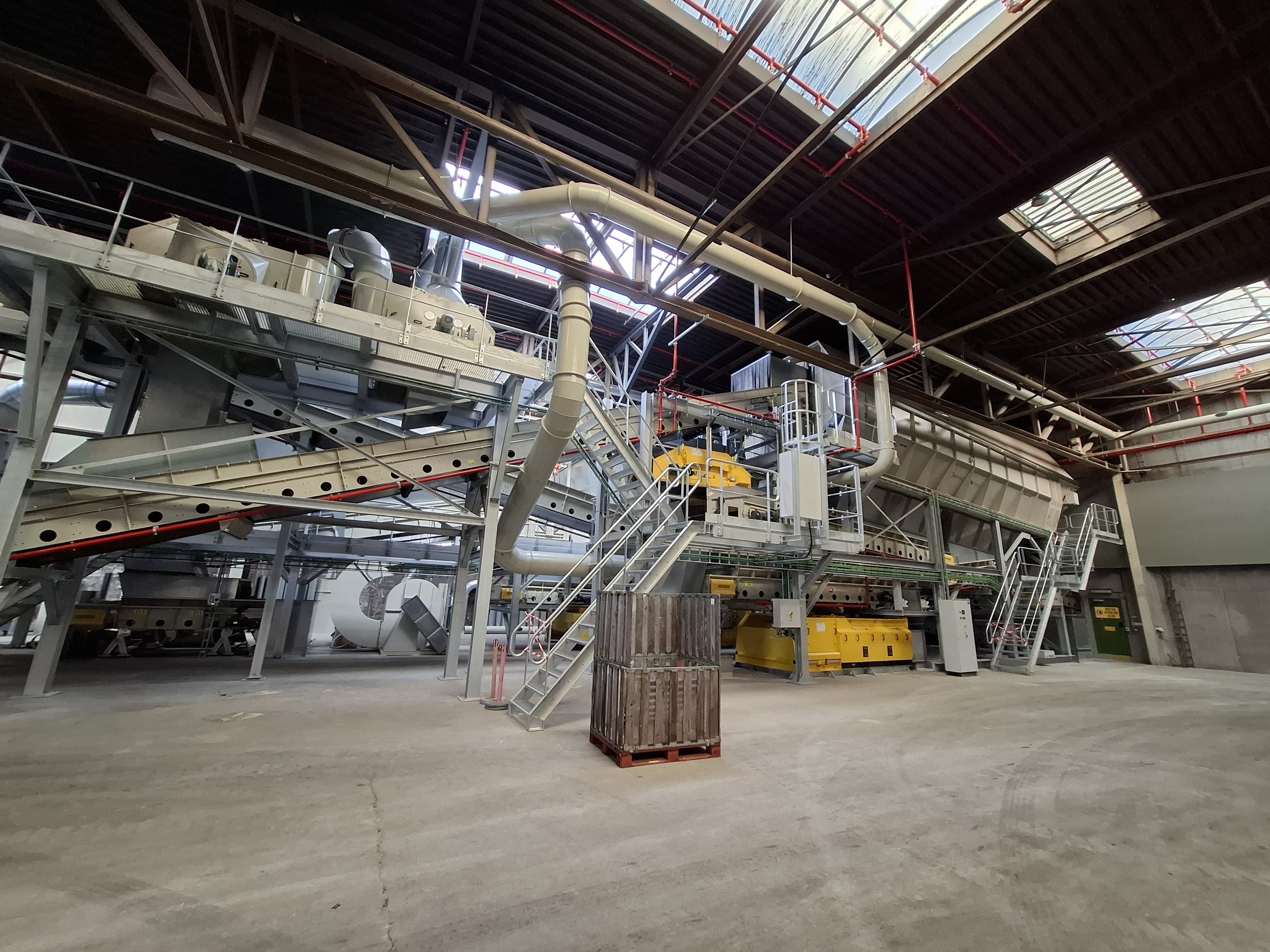 cases-on-the-sorting-line-at-delhaize